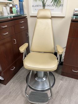 Deluxe Makeup/Facial chair