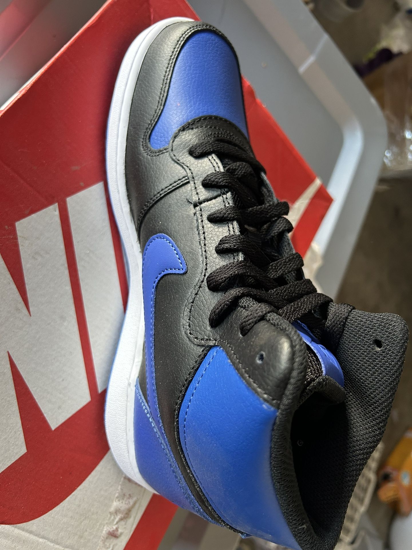 NIKE EBERNON MID SIZE 9.5