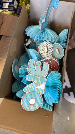 Free first birthday decor and balloons