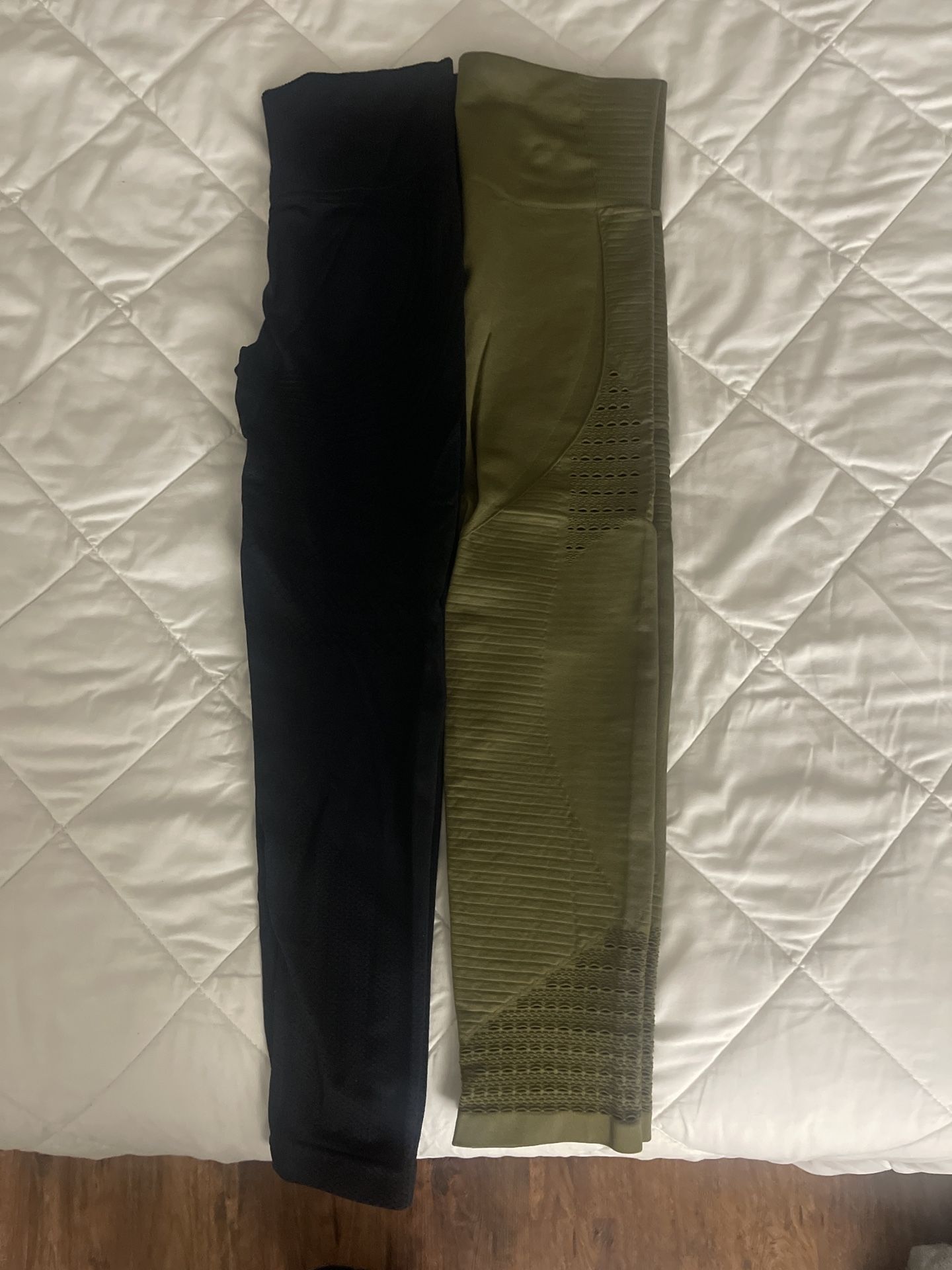 2-Pack Seamless High-Waisted Leggings (Black + Olive) – Size M/S | $22