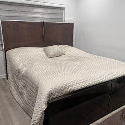 King Size Italian Bed W 2 Night Stands Dresser And Mirror + tempur-pedic Mattress