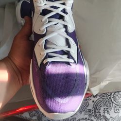 Kyrie Infinity Court Purple /White