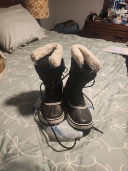 Snow boots size 7