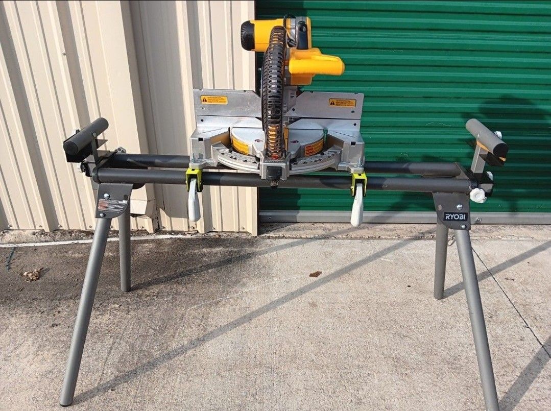 Like New! DEWALT 15 Amp Corded 12 in. Compound Double Bevel Miter Saw W