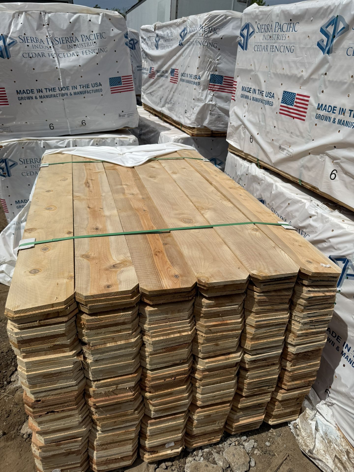 1”x8”x6” 312 PIECES CEDAR DOG EARED