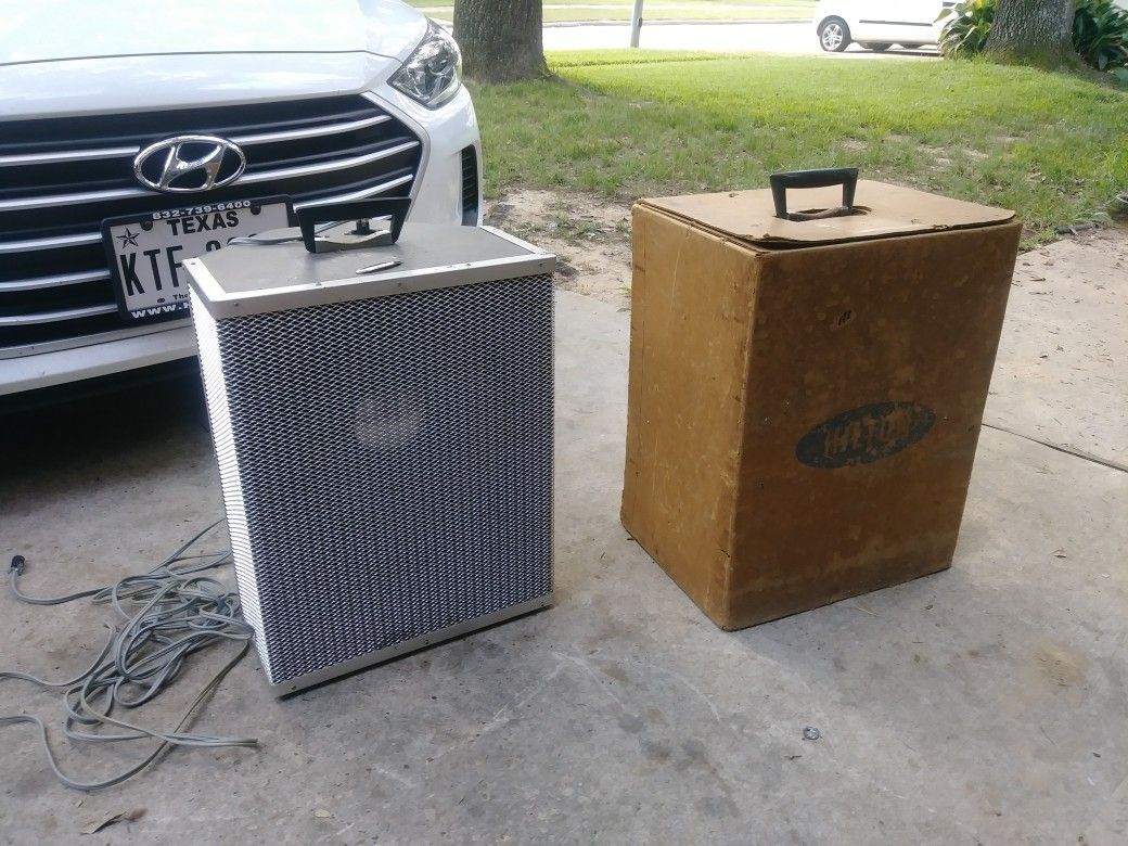 JBL K120 speaker in hilton soundbox