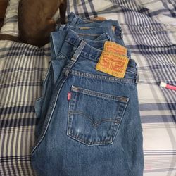 Levi. 501 Shrink to Fit 30 X 32   $5 each  