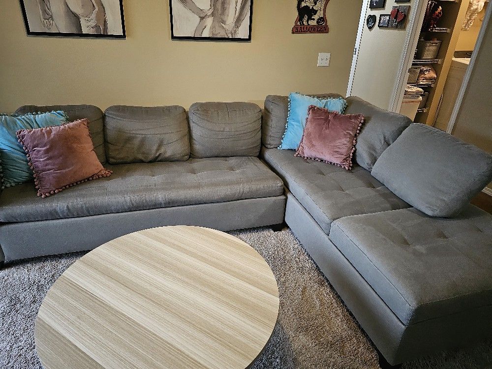 Sectional With Pullout Bed