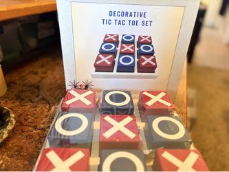 Decorative tic tac toe set