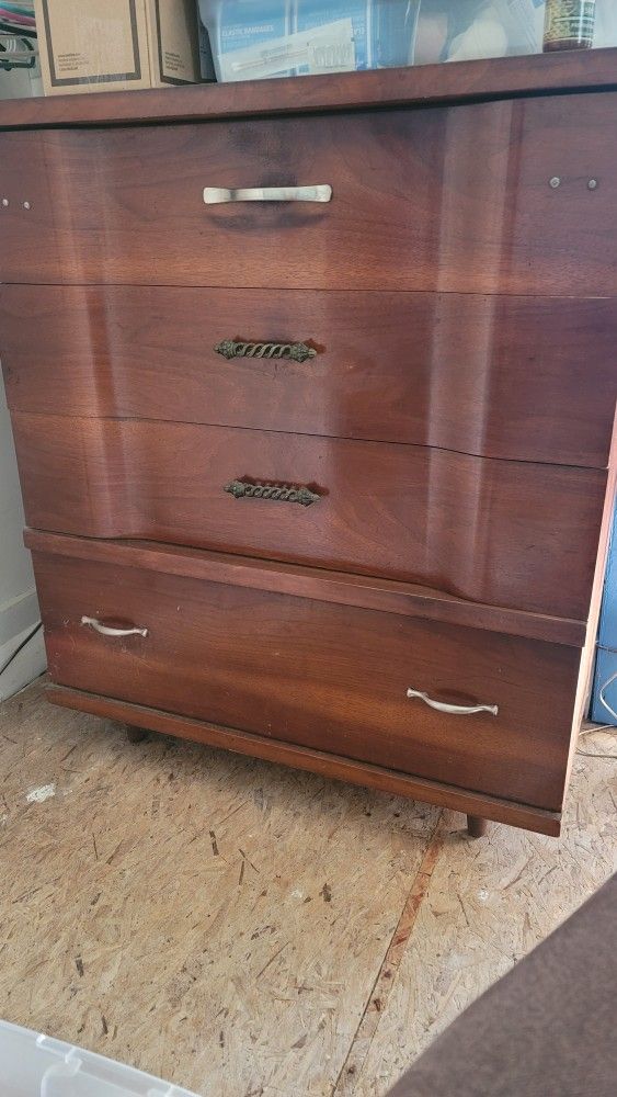 Dresser Chest