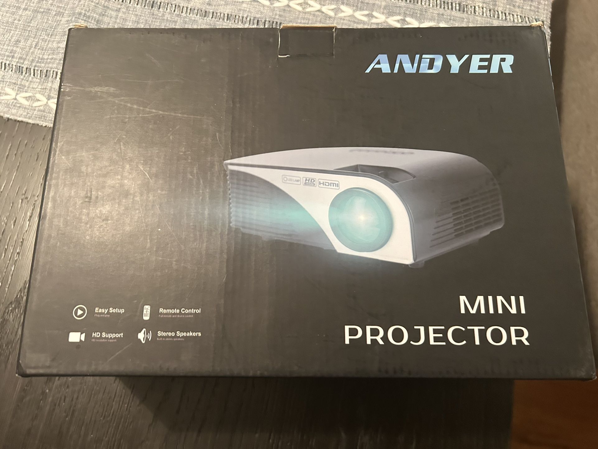 Mini projector new in box