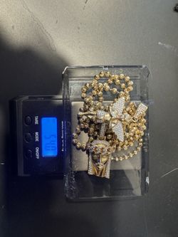 Gold 14kt Gold Chain And Pendants