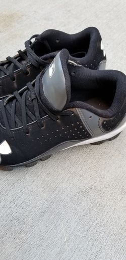 Under Armour softball cleats 4YOUTH ** FIRM PRICE**