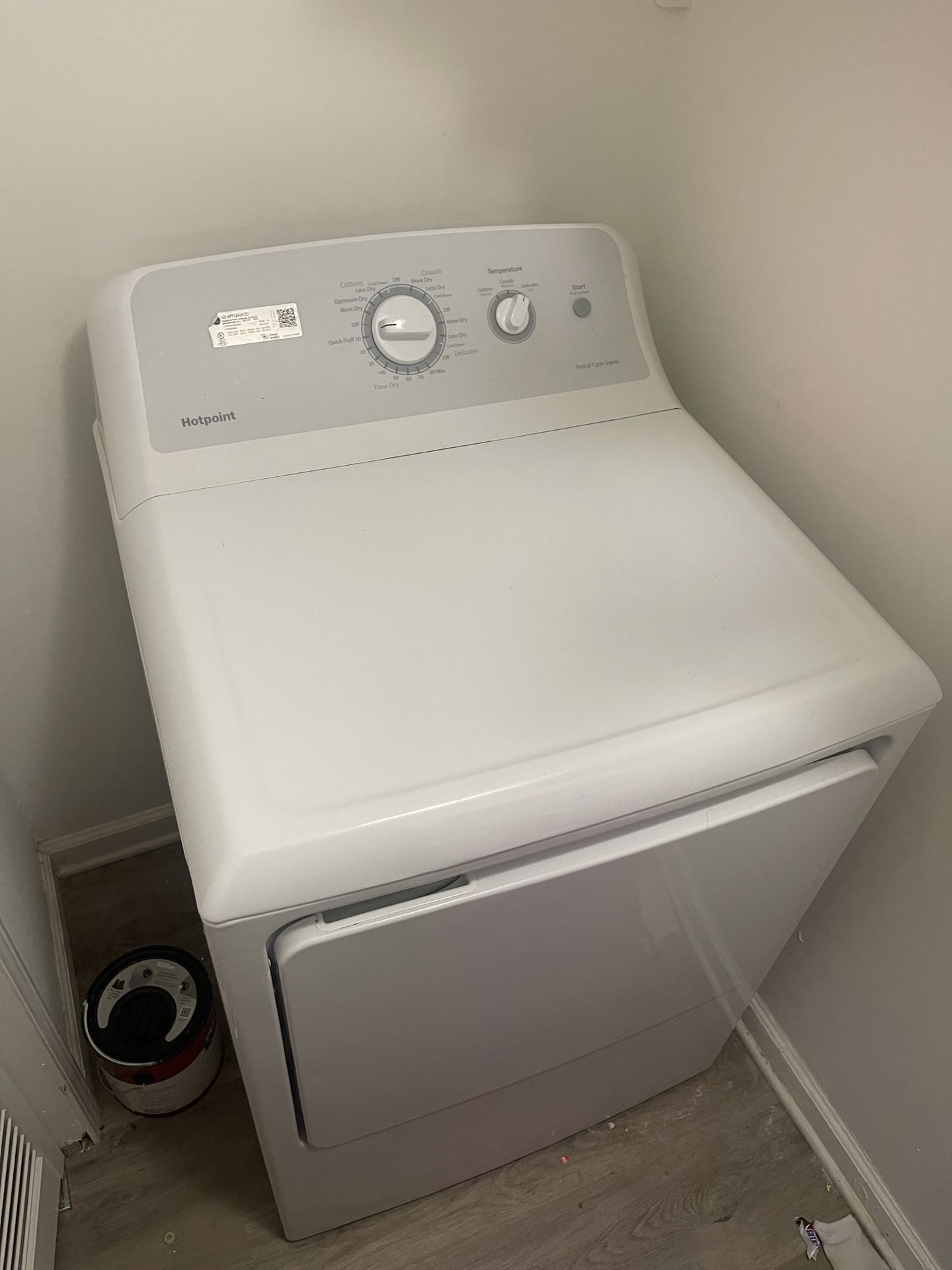 Hotpoint 6.2 Cu. Ft. White Electric Dryer.