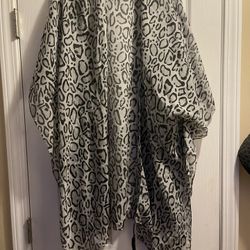 Lane Bryant Kimono Women's One Size Animal Print Shawl Cape Poncho Like New Smoke Free