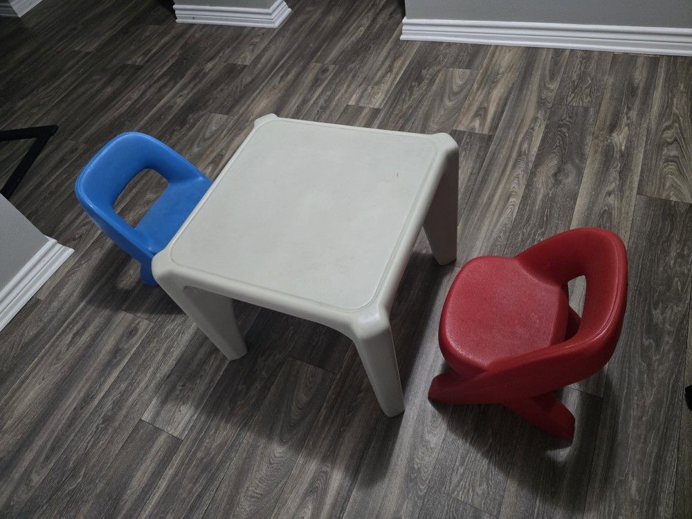 Vintage Kids' Plastic Dining Set - $15