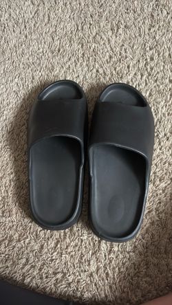 Yeezy Slides Men’s size 11
