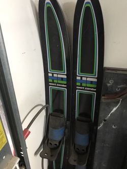 HO sports Water skis