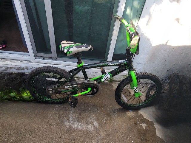 18" Dynacraft Surge Boys BMX Bike