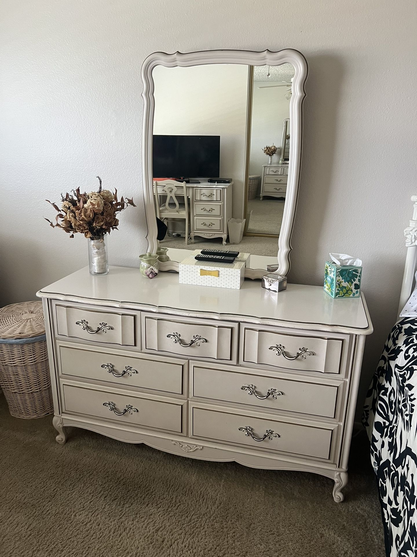 Beautiful Little Girl’s Bedroom Set