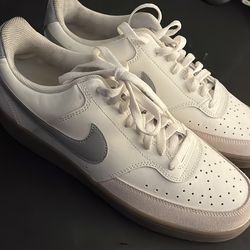 White shoes nike 10.5