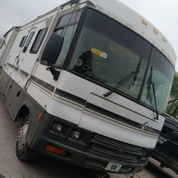 2001 Winnebago Adventurer