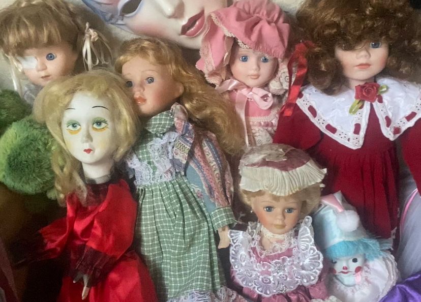 LOOKING FOR PORCELAIN DOLLS