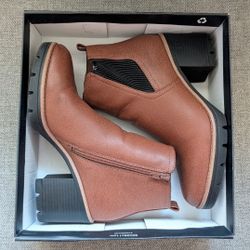 Naturalizer Madalynn Gore Boots