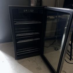INISGNIA Mini Fridge