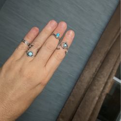 4 Fashion Rings