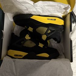 Jordan 4 Yellow Thunders Size 8.5 Men