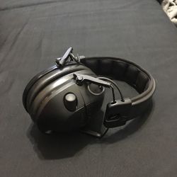 Sound muffling headphones