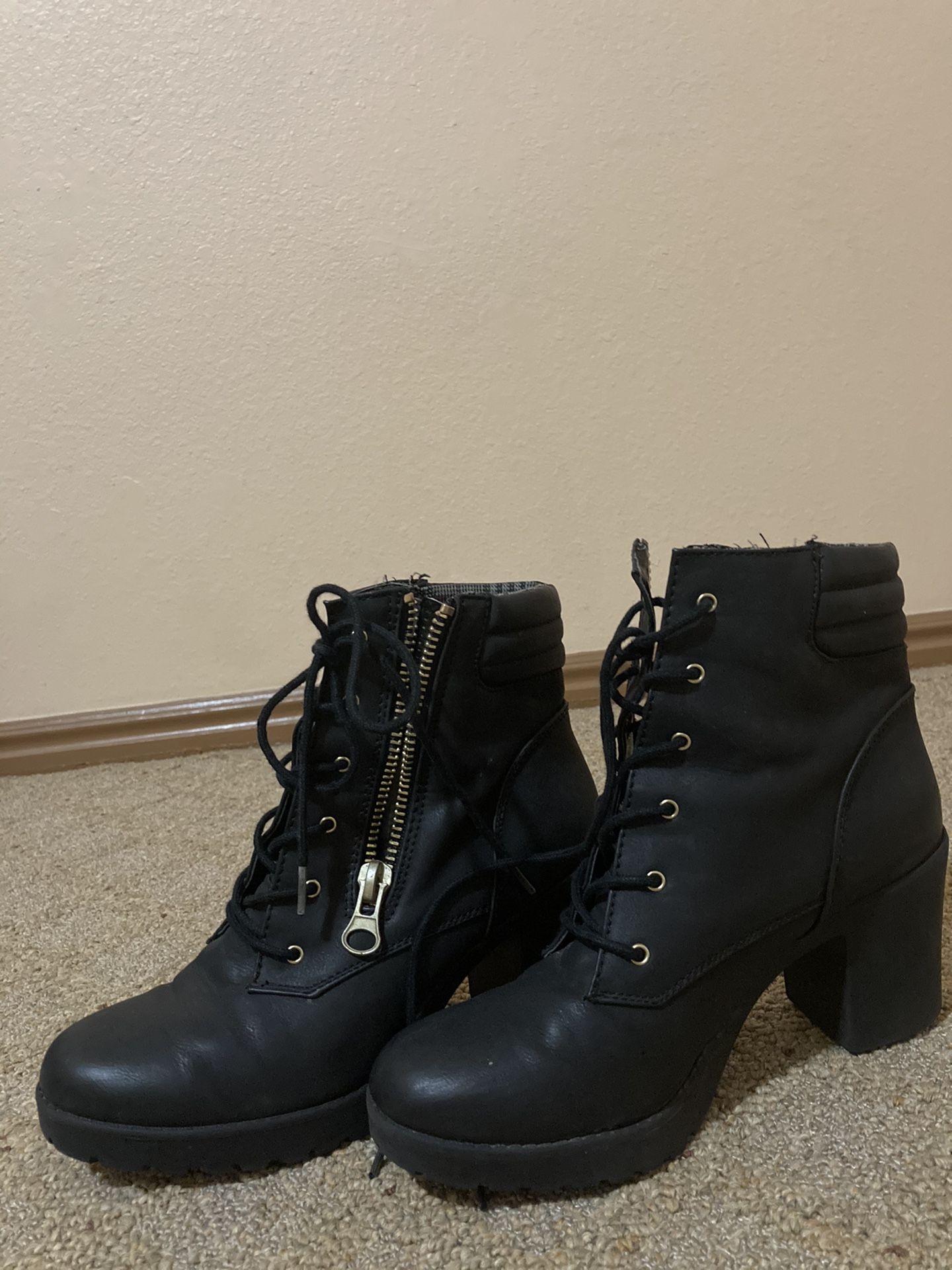 Black boots (7/7.5)