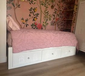 Twin bed vintage dollhouse