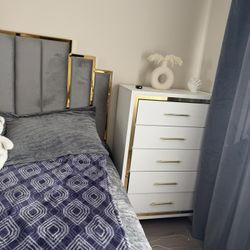 Queen Bedroom Set No Mattress 