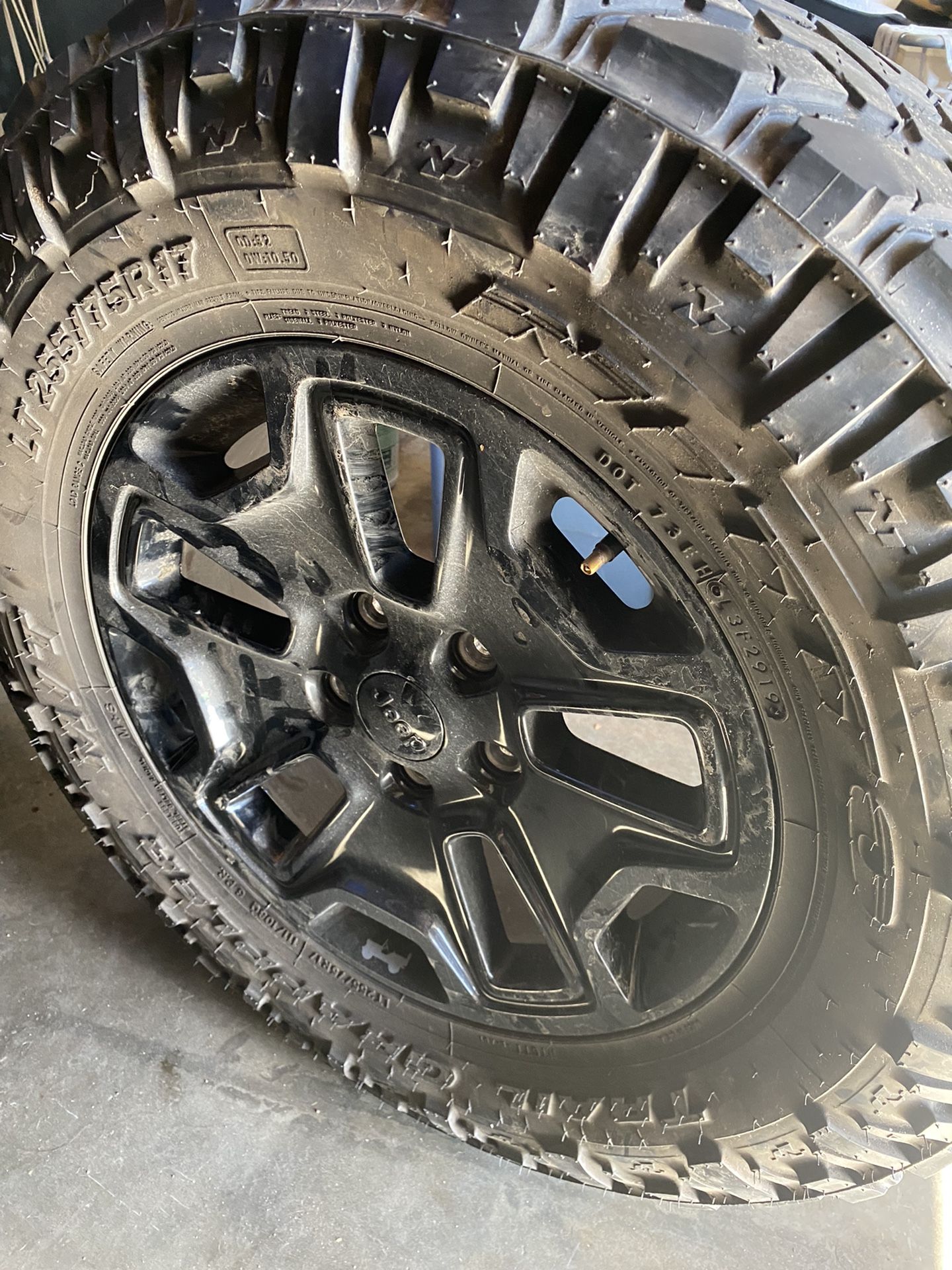 5 JEEP Wrangler Tires 255/75 R17
