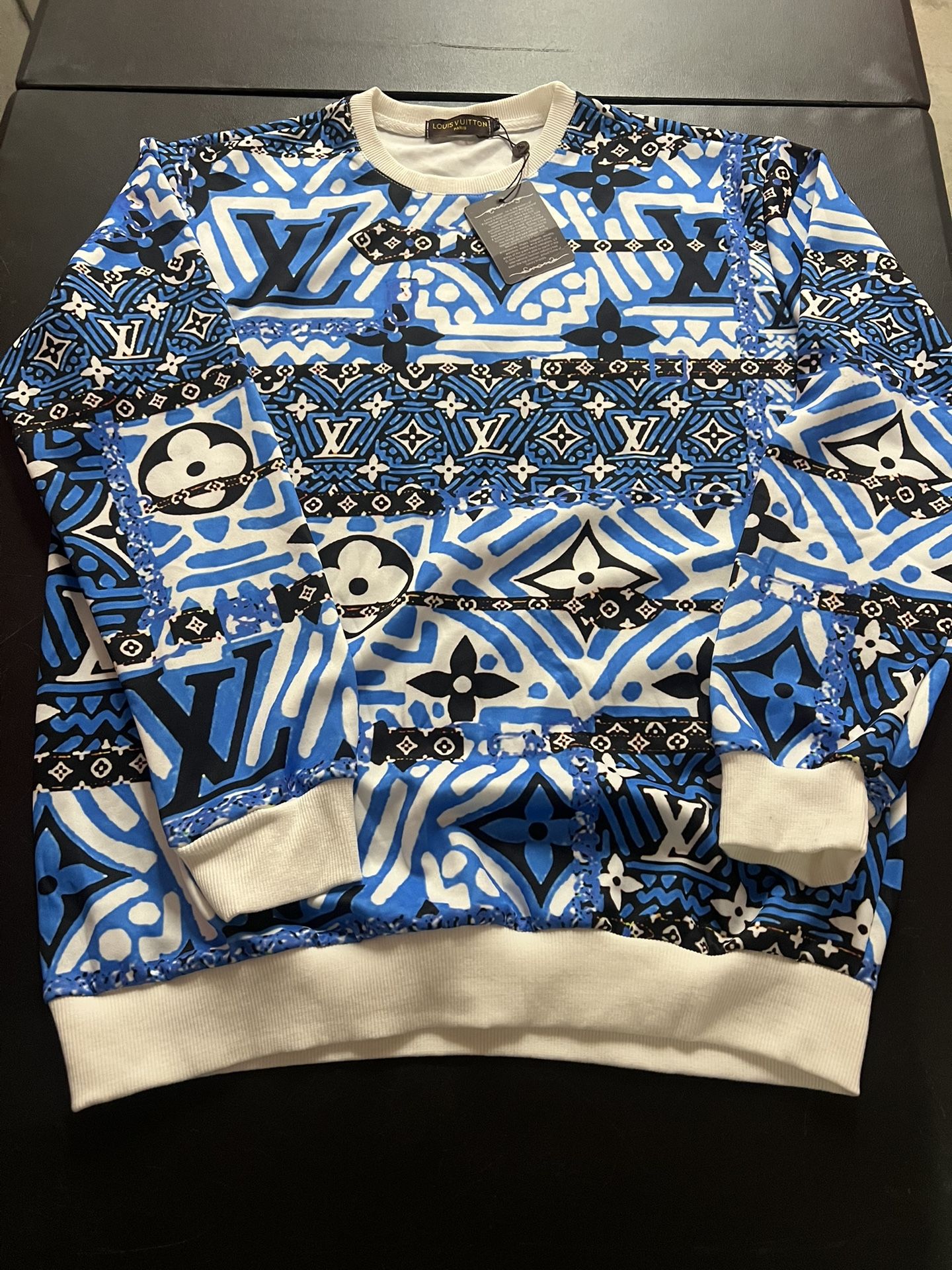 LV Men’s Sweater Sz Large