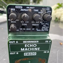 BehRinger - Echo Machine - EM600 Effect Pedal
