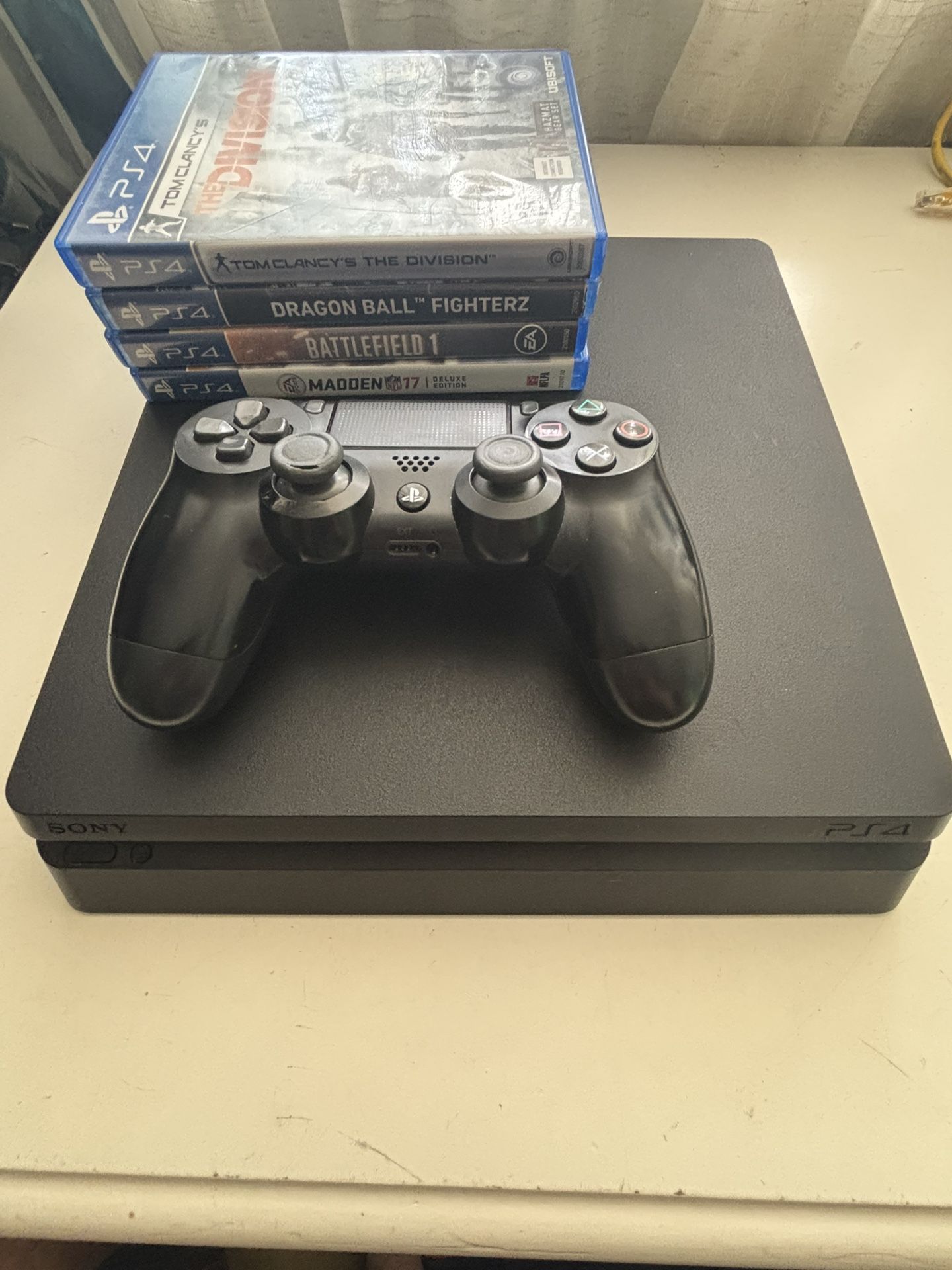 Sony PlayStation 4 Slim 500 GB With 1 Controller + 4 Games