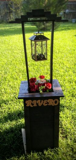 Customizable plant stands
