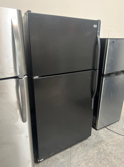 Maytag Top Freezer Fridge – Black, Ice Maker, Clean