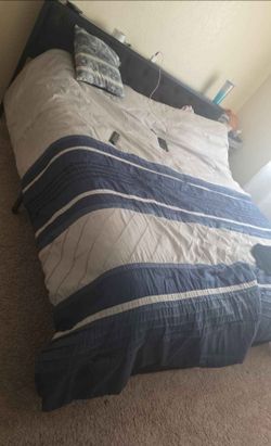Cama y colchón semi nuevo