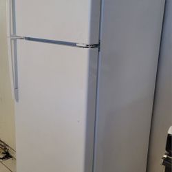 GE REFRIGERATOR 