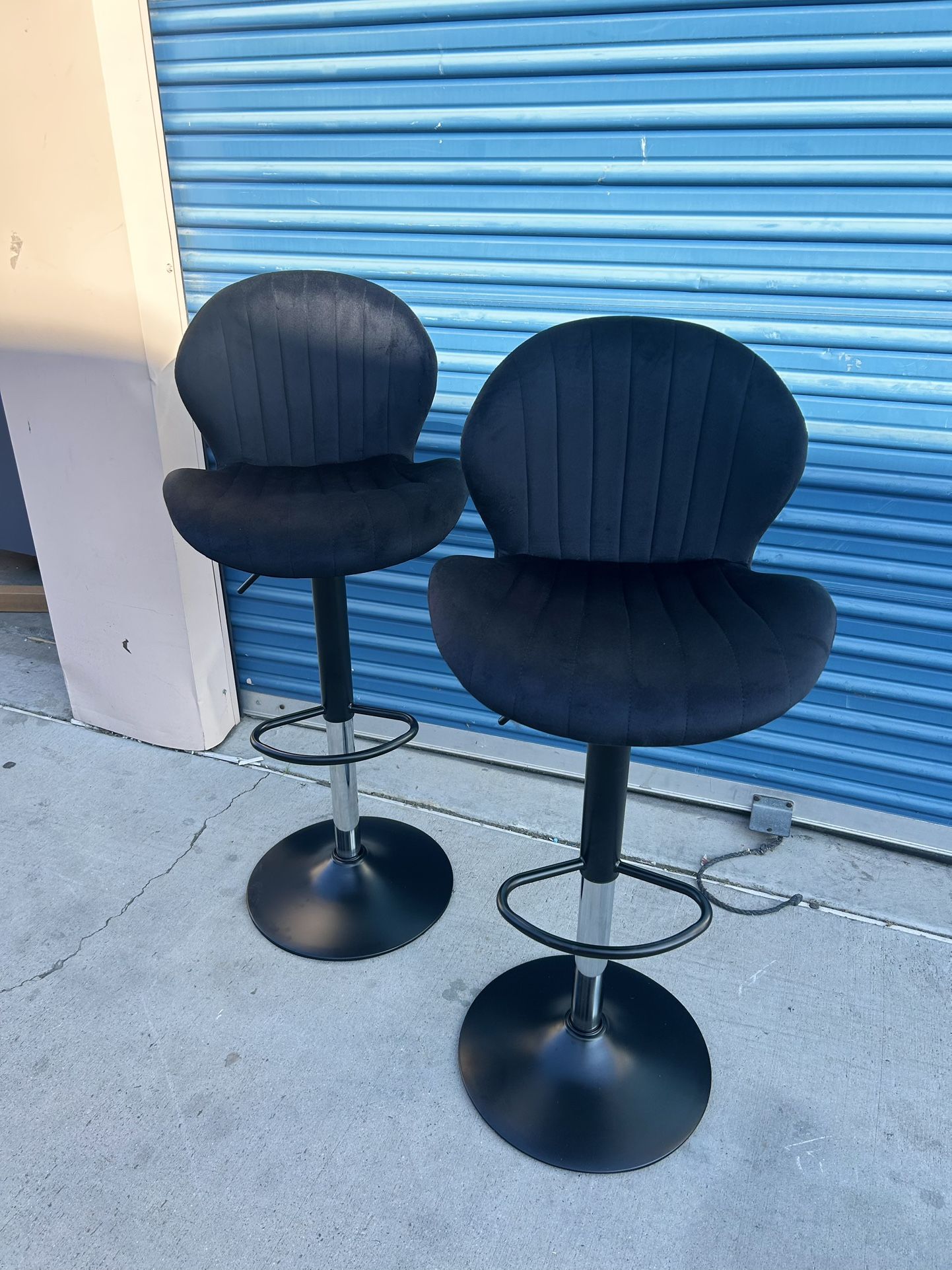 Pair of Swivel Bar Stools – Upgraded Gas Lift