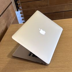 Apple MacBook Air 13” i5/8GB/256GB SSD $180 