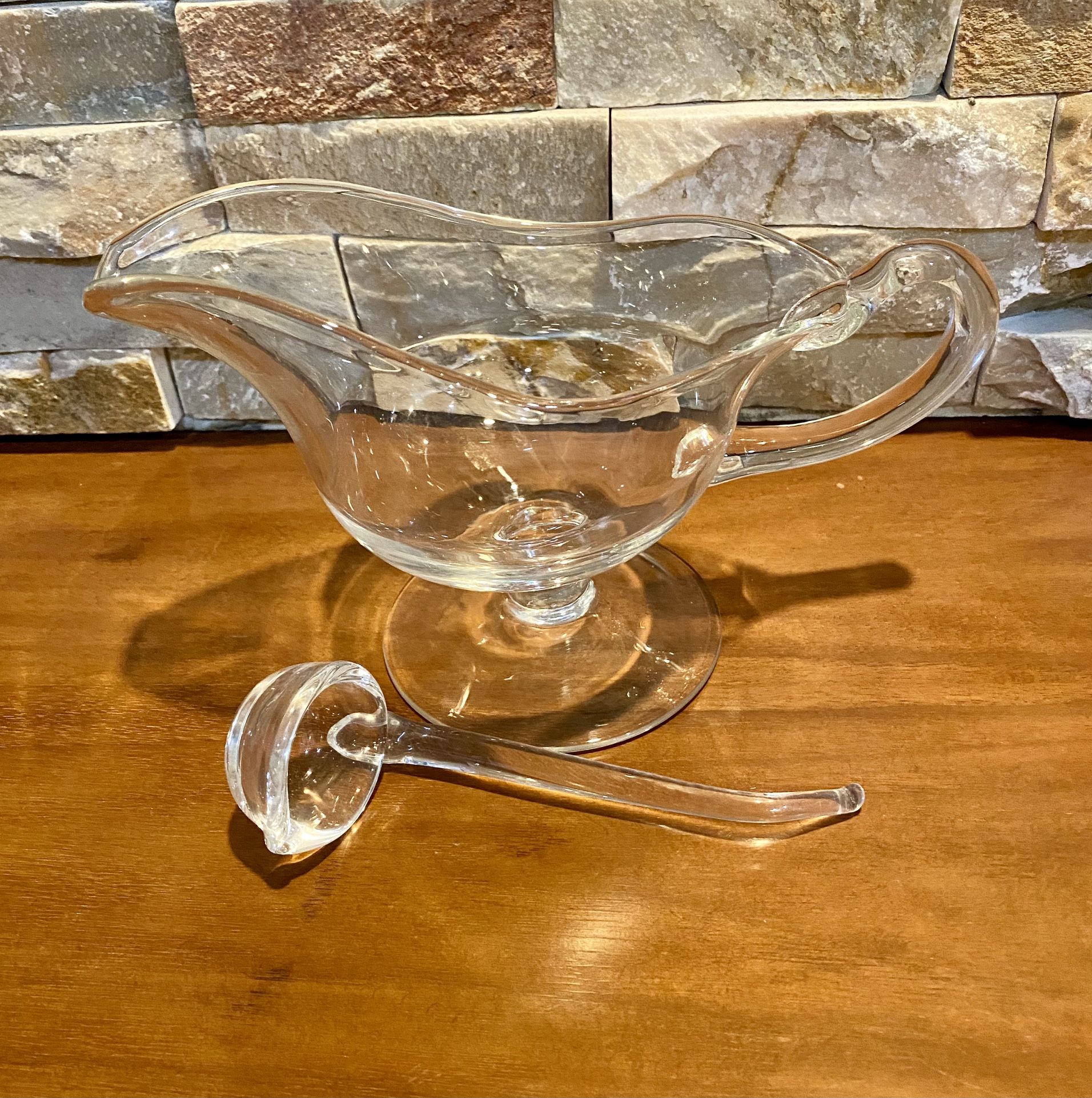 Glassware. 19 Oz Footed Sauce Boat With Ladle
