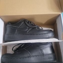 Nike Air Force 1 LE Kids size 12.5 c 