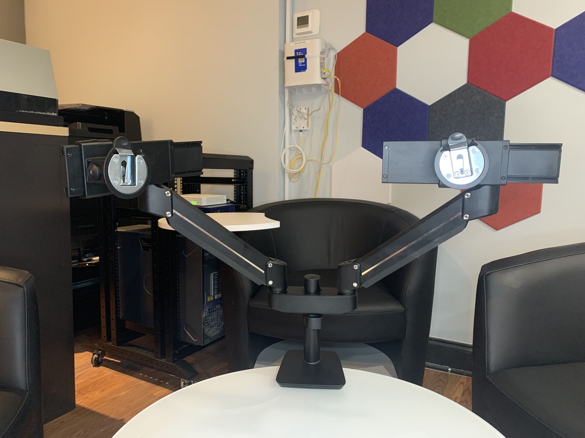 Humanscale M/Flex Dual Monitor Arm – Adjustable & Ergonomic