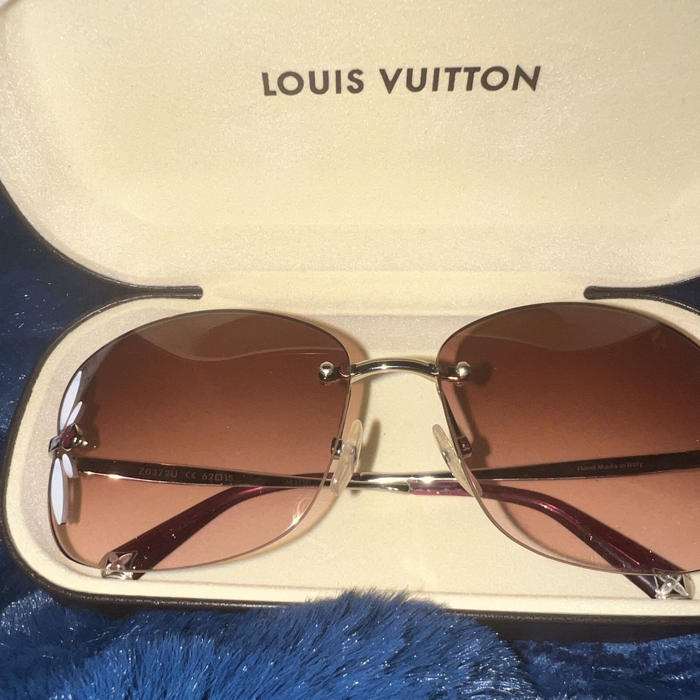 Louis Vuitton Z0372U Lily Sunglasses for Sale in Spring Valley, CA
