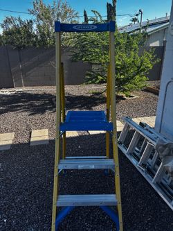 Werner 3 ft Fiberglass Podium Ladder